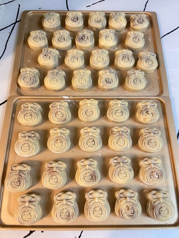 广式豆沙蛋黄月饼