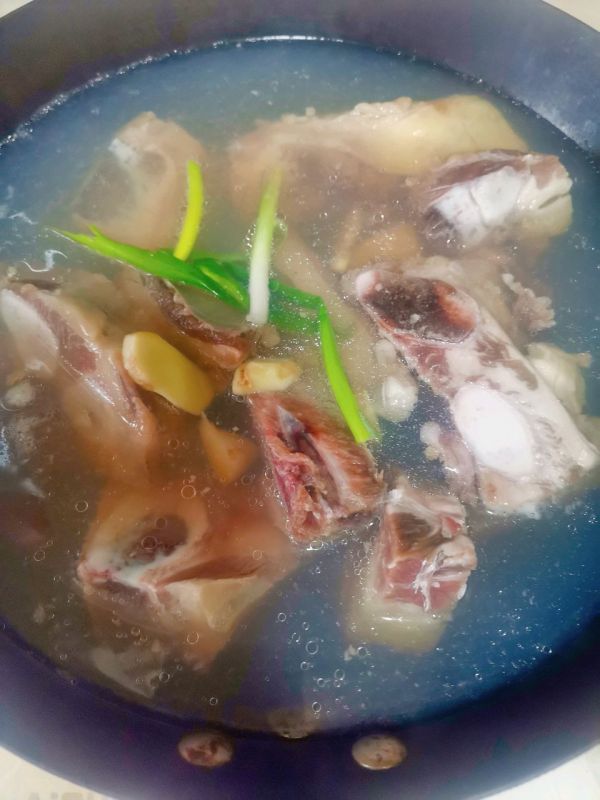 砂锅清炖牛排骨白萝卜