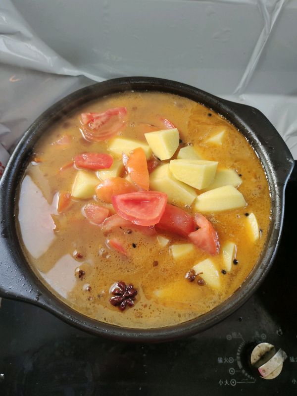 西红柿土豆牛腩煲
