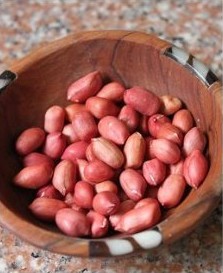 姜葱花生焖猪蹄