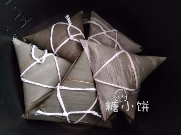 杂粮咸菜黄米粽