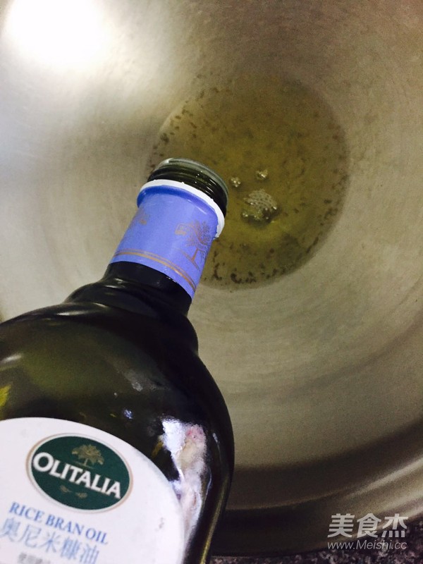 酸汤酥肉的做法