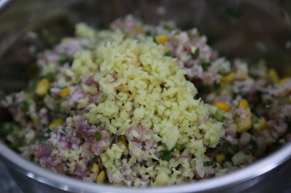 莲藕玉米芹菜肉饺子