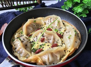 抱蛋煎饺制作的攻略