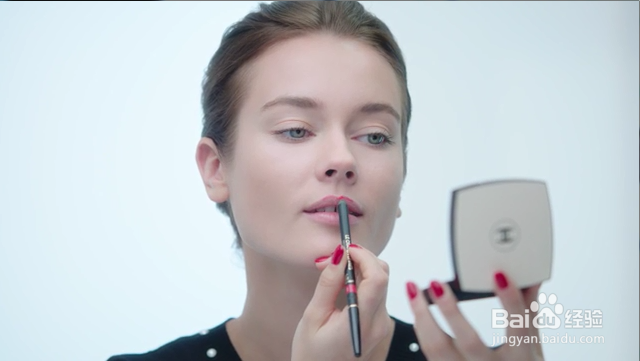 香奈儿唇膏笔怎样涂