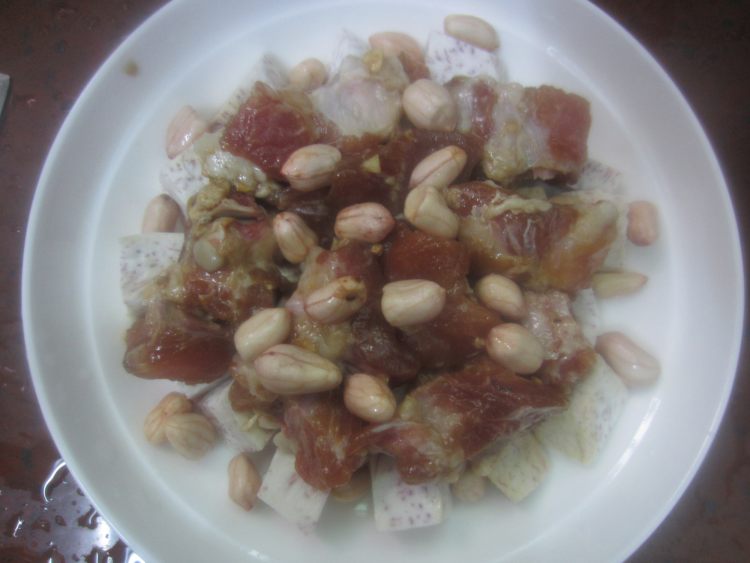 花生香芋蒸排骨，排骨的另类做法，味道格外鲜美！