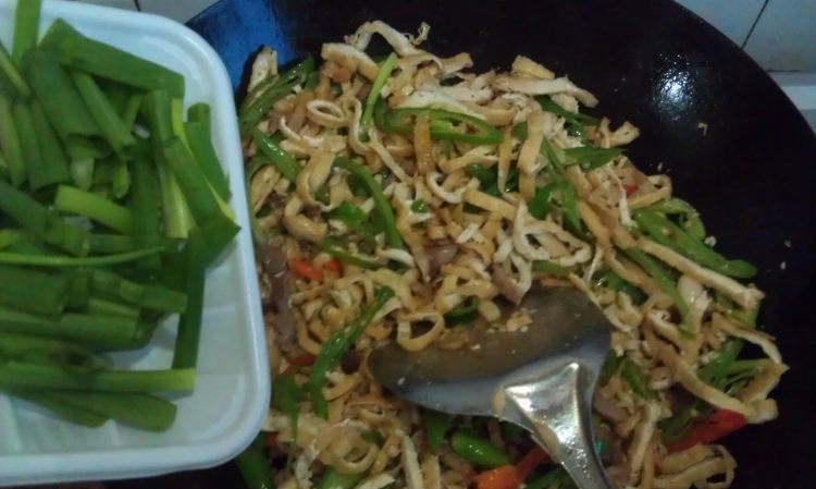 尖椒豆干炒肉丝，不要舔屏幕哦