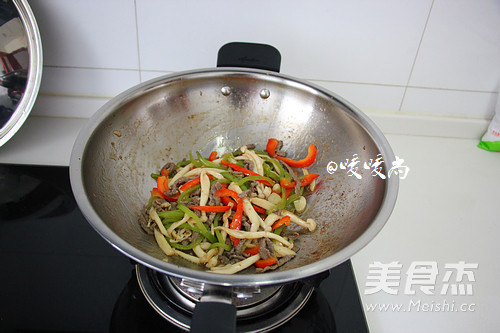 蚝油海鲜菇炒牛柳