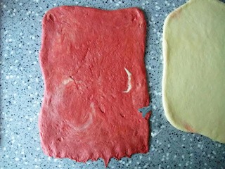 红曲双色淡奶油吐司怎么做?