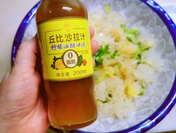 沙拉汁拌银耳蔬菜