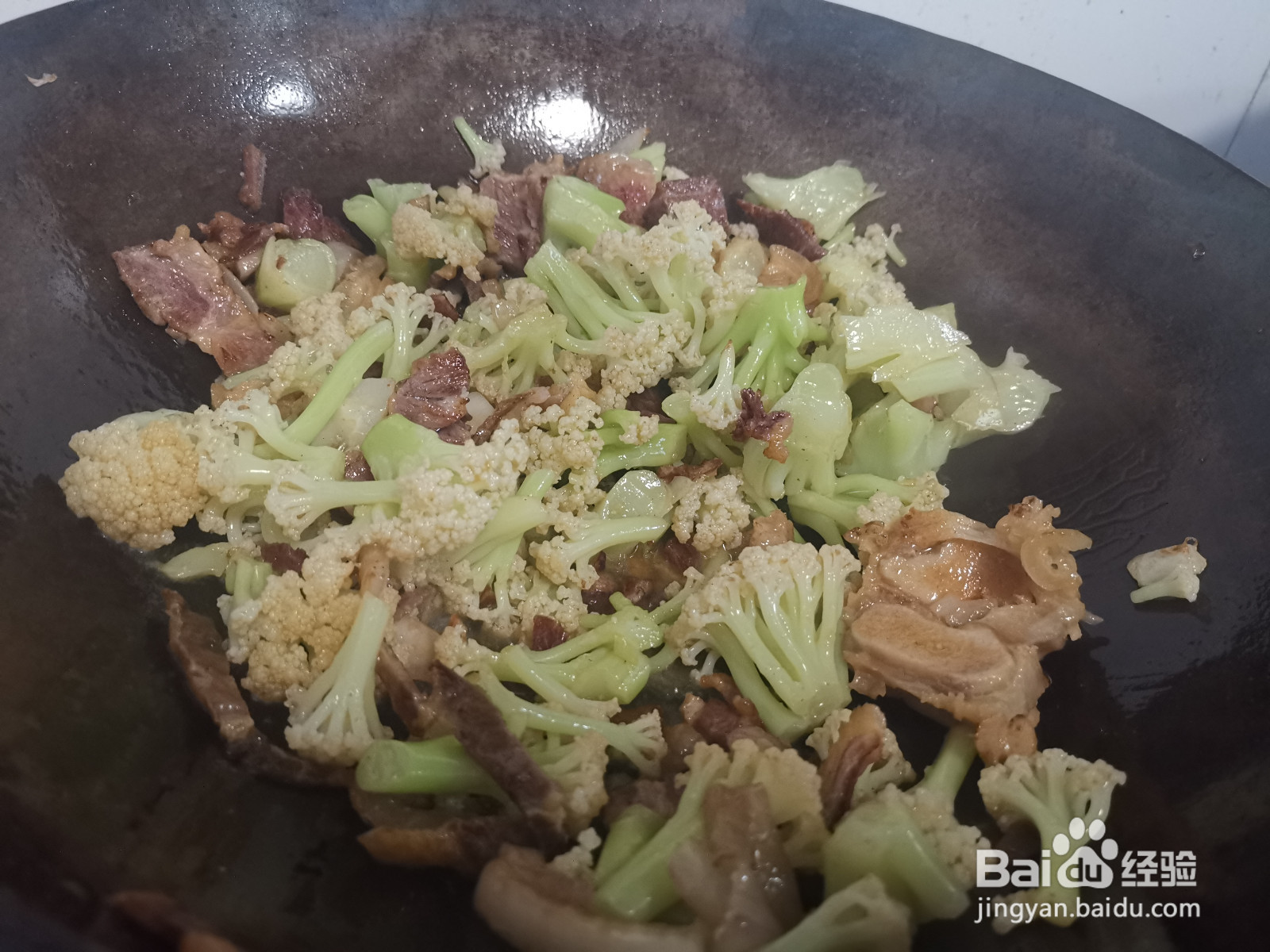 腊肉片炒花菜