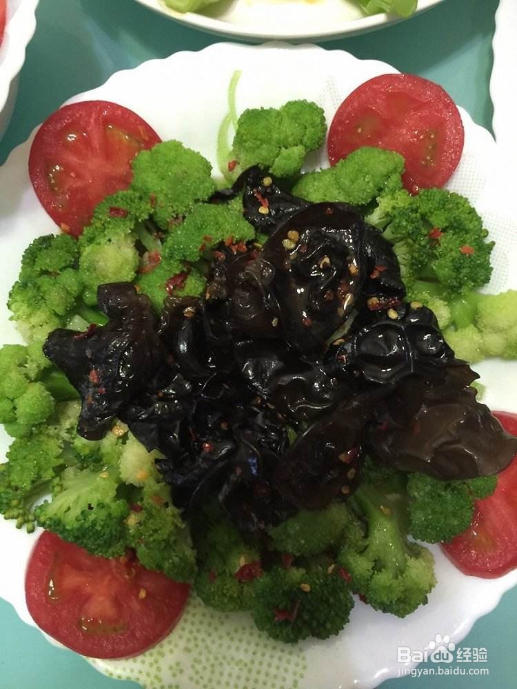 西兰花拌木耳的做法
