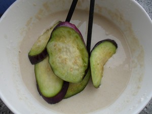 茄子炸面粉的做法