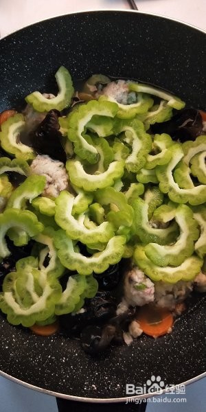 食补养生虾干苦瓜章鱼丸汤的做法