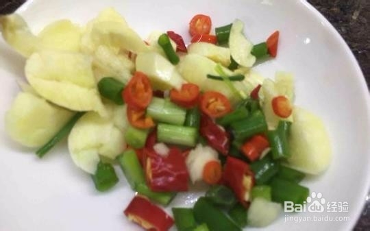 制作牛腩焖土豆