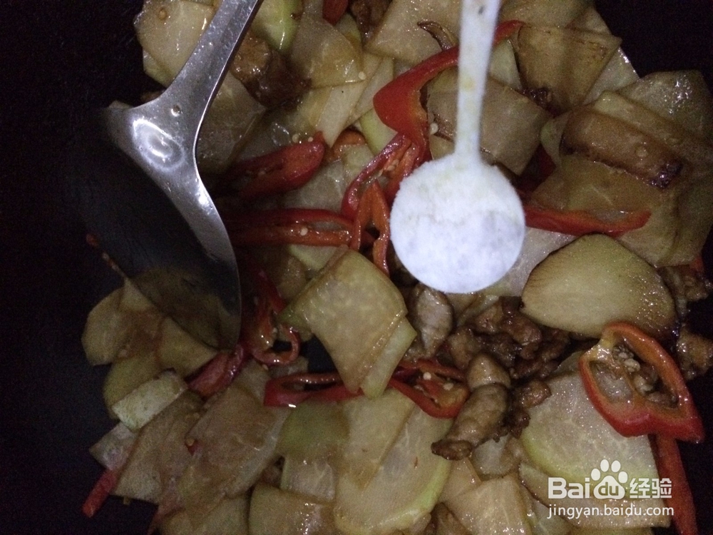 云南小瓜炒肉怎么炒？