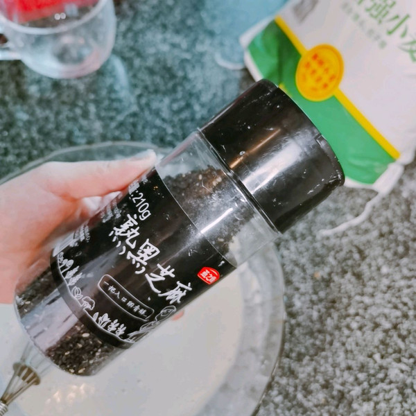 黑芝麻糊鸡蛋饼