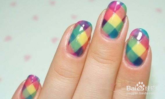 彩色方格美甲