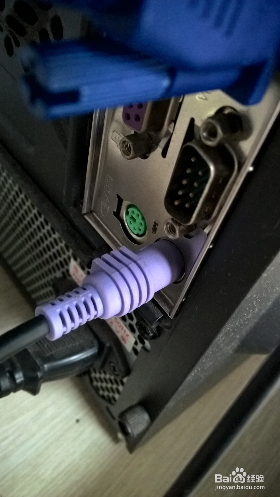 圆孔键盘插入电脑亮了一下又不亮了怎么办