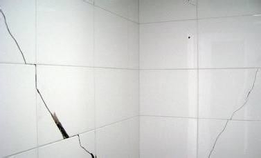 地板砖裂缝怎么修补