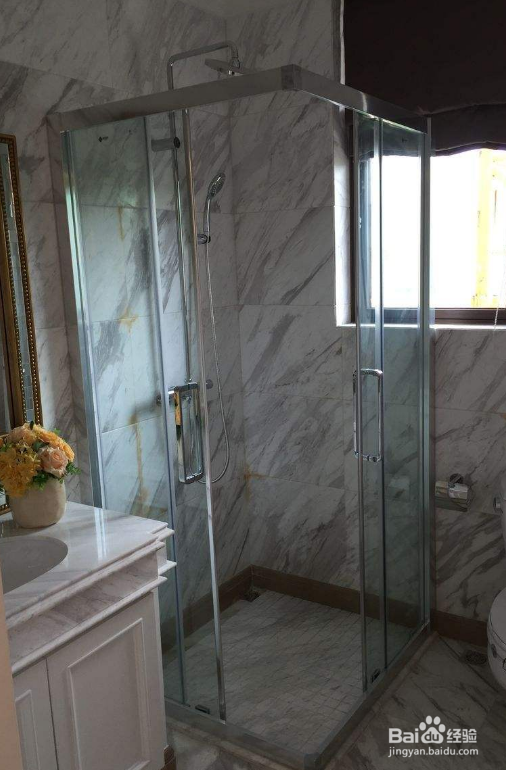不对着地漏如何装淋浴房