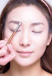 教初学者淡妆化妆步骤的先后顺序