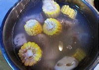 玉米莲藕炖排骨