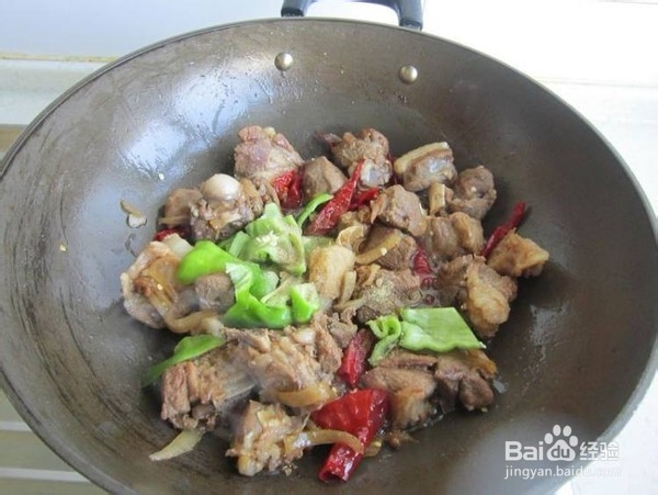 如何制作馕焖肉