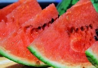 夏天吃西瓜的六个弊端！你们知道吗