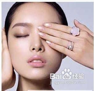 怎样打造彰显优雅气质的晚宴彩妆