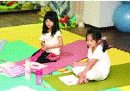 <b>怎样带着孩子做西藏心瑜伽</b>