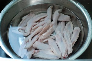 干锅鸭掌的做法