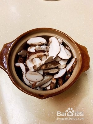 家常香菇蒸鸡