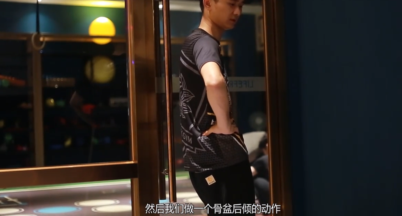 几个缓解腰肌劳损的动作！