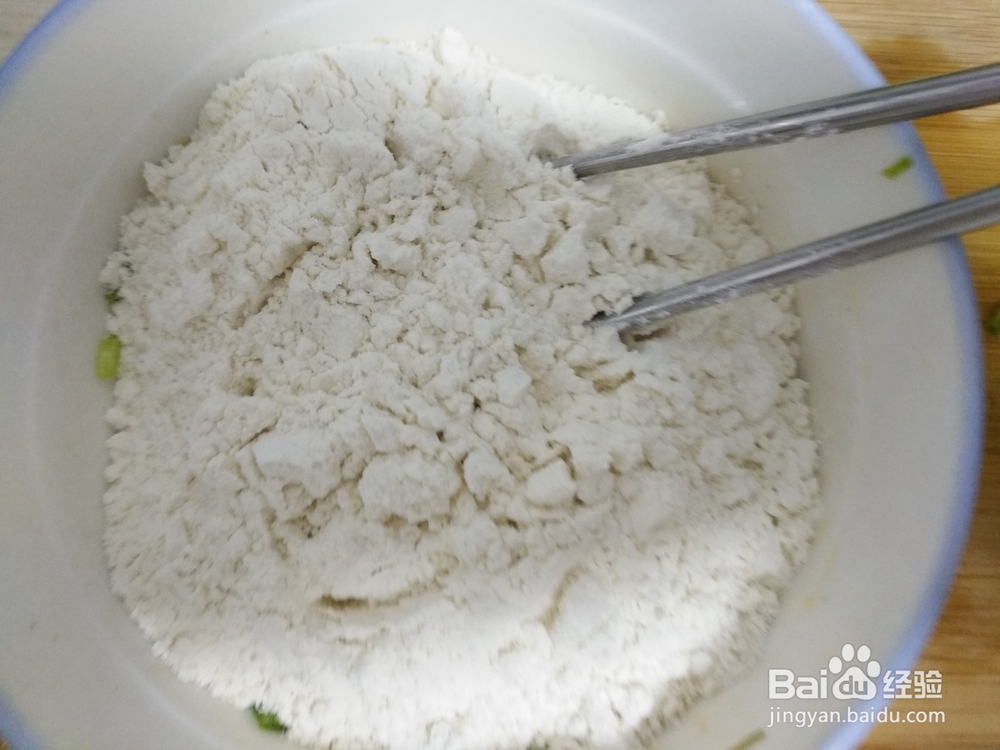 怎样在家自制美味的鸡蛋辣椒葱油饼