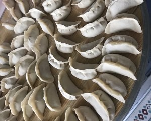 健康养生佳品芹菜肉馅饺子的做法