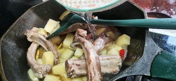 土豆粉糯长排骨