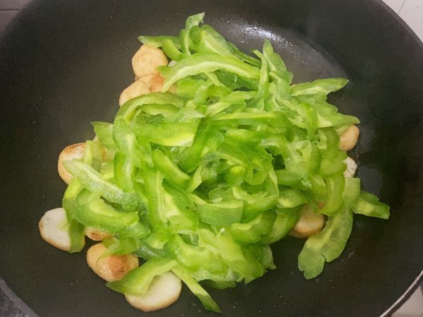 黄金鱼蛋炒苦瓜