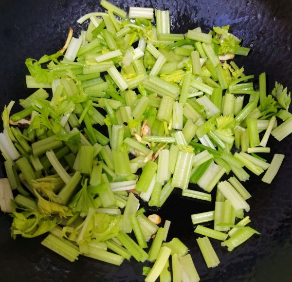 减脂素菜腐竹芹菜