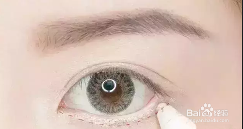 精致烟熏妆的化妆技巧