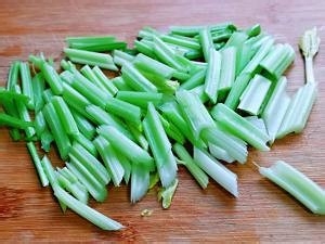 辣炒芹菜鸡胸肉