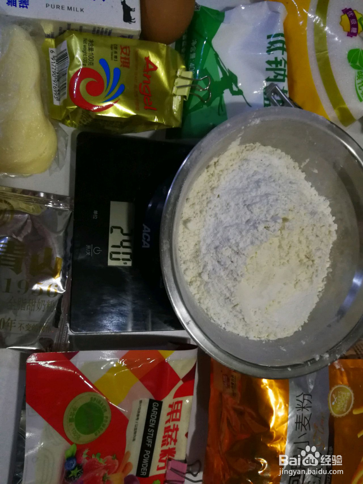 心形草莓椰蓉面包的做法