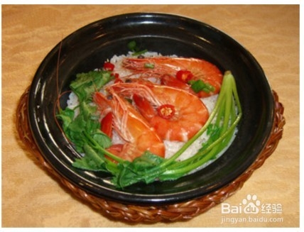 彩虹帽教你用煲仔饭机做油焖大虾煲仔饭