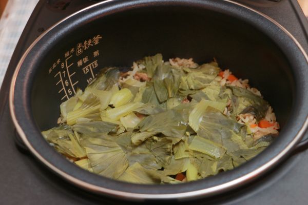 香菇鸡肉煲仔饭