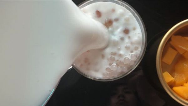 珍珠西米蜜豆椰汁