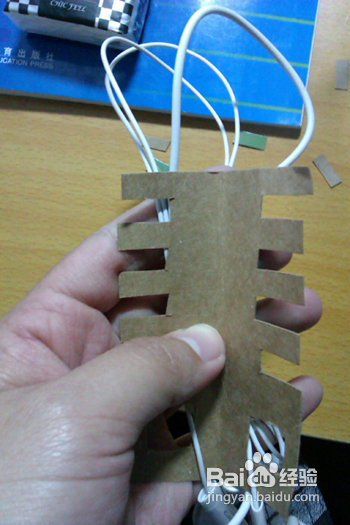 怎样收纳各个凌乱的耳机.