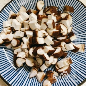 养生食补香菇番茄烩饭的做法