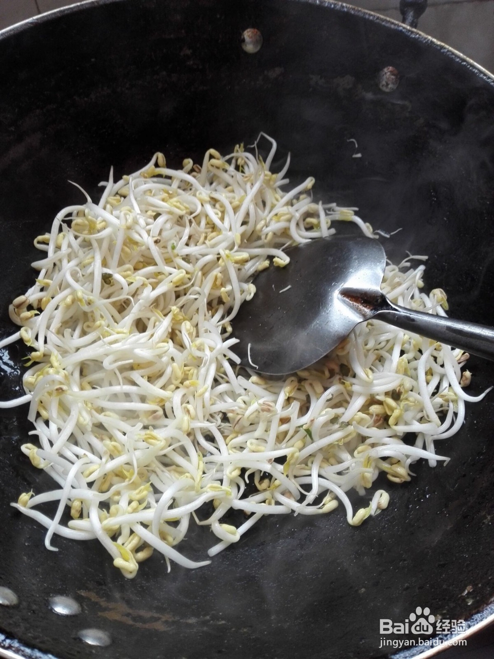 怎样制作素炒绿豆芽？