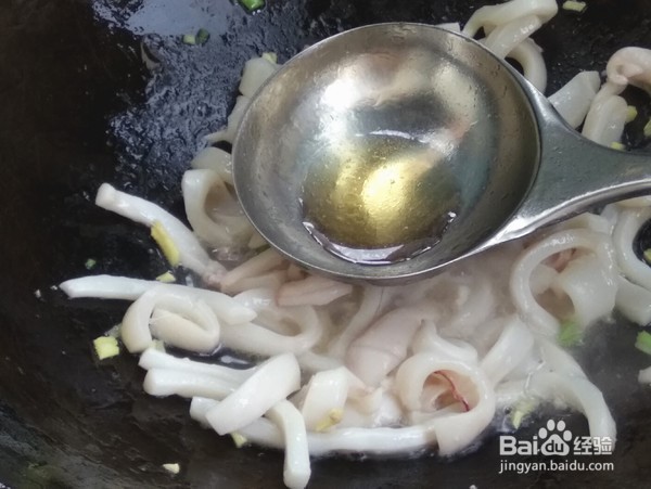 鱿鱼炒辣椒的做法