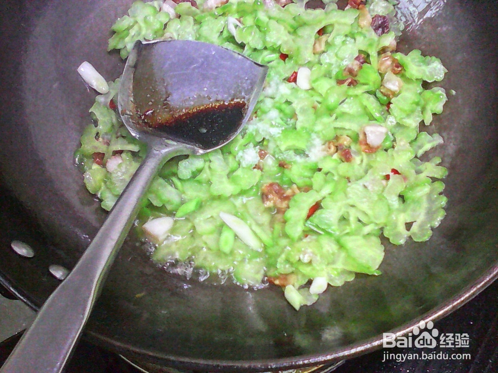 蒜香苦瓜的炒法